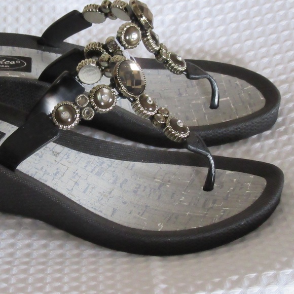 New Thong sandal 2" heel Size 8 & 9 & 10- Last Price Firm - Picture 4 of 10